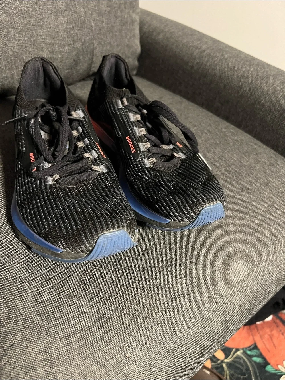 Brooks Black Running Shoes with Pink and Blue Gradient Sole